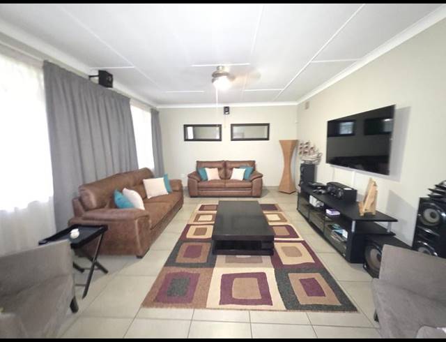 4 BEDROOM HOUSE FOR SALE IN ROTHDENE